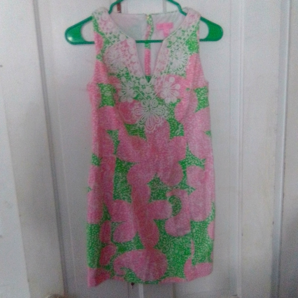 Lilly Pulitzer sleeveless dress size 2 pink and green shift dress.